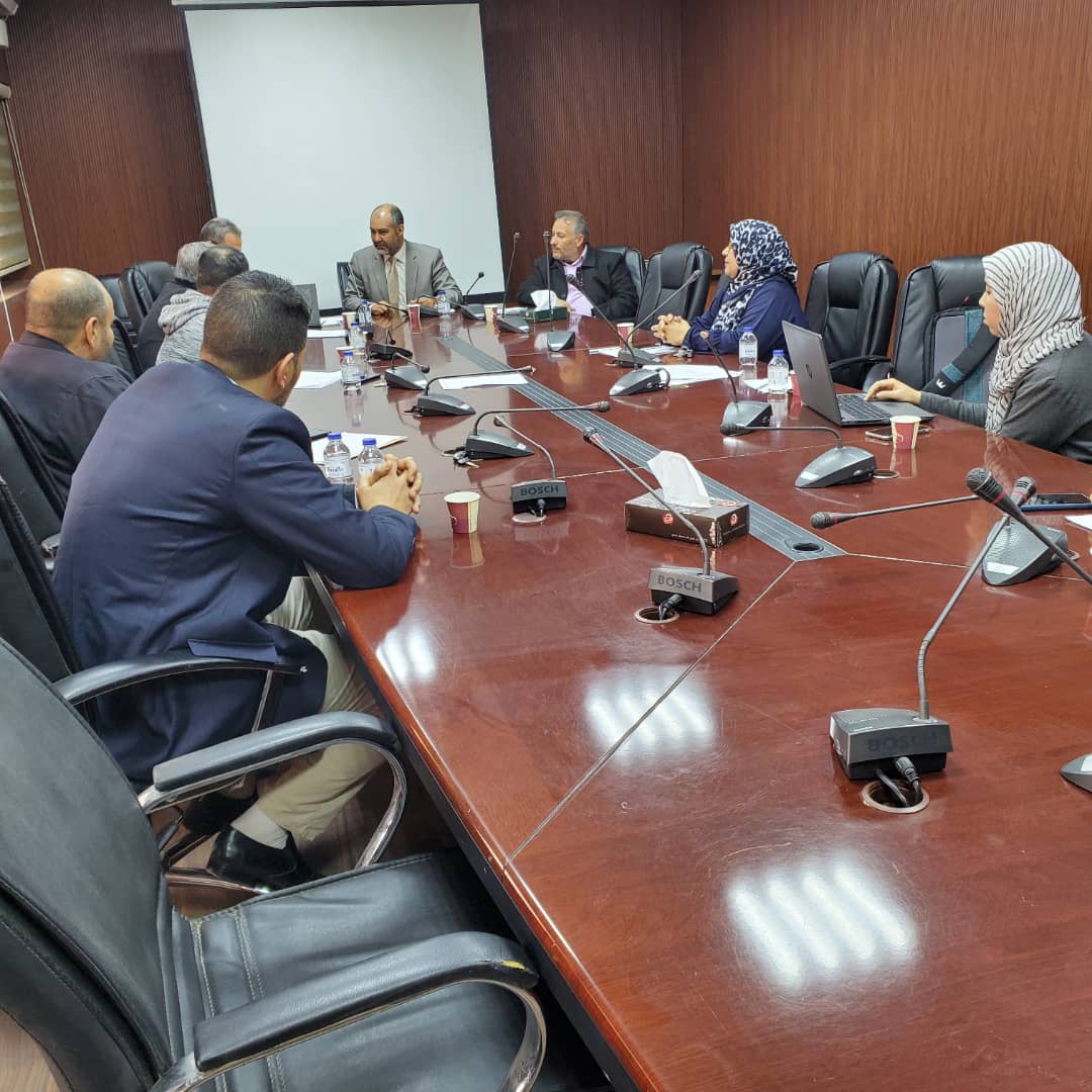 اجتماع منسقي الجودة بالاقسام ولجنة مراجعة متطلبات الاعتماد المؤسسي مع عميد الكلية ومدير مكتب الجودة بالجامعة